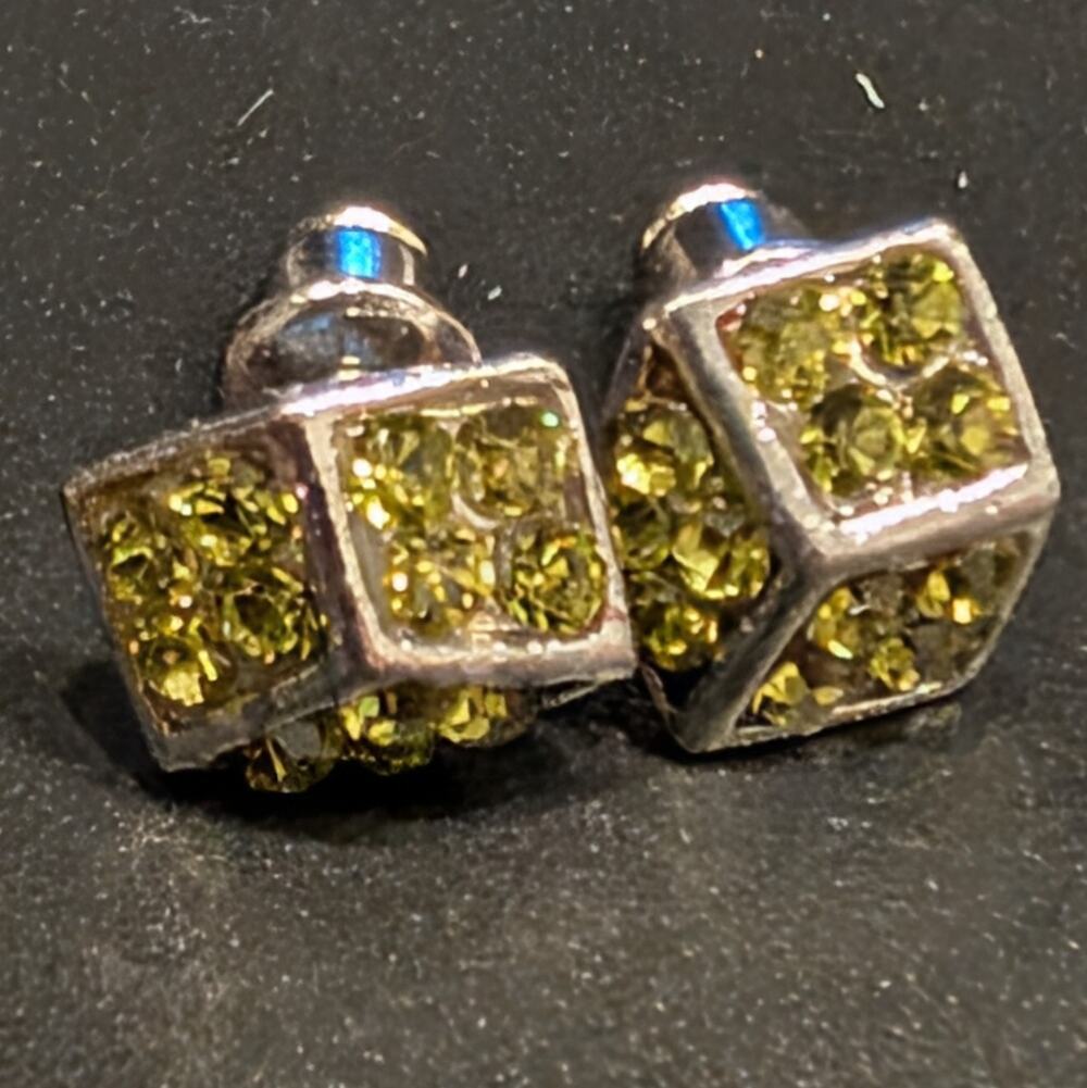 Sterling Silver Green Cubic Zirconia Stud Earrings Beautiful Sparkle 3D